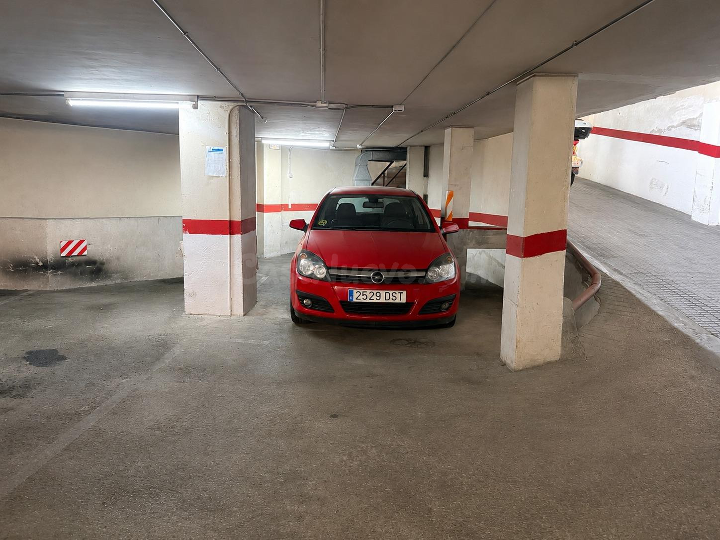Plaza de parking en Passeig Sant Joan – ideal para coche peq - foto 4