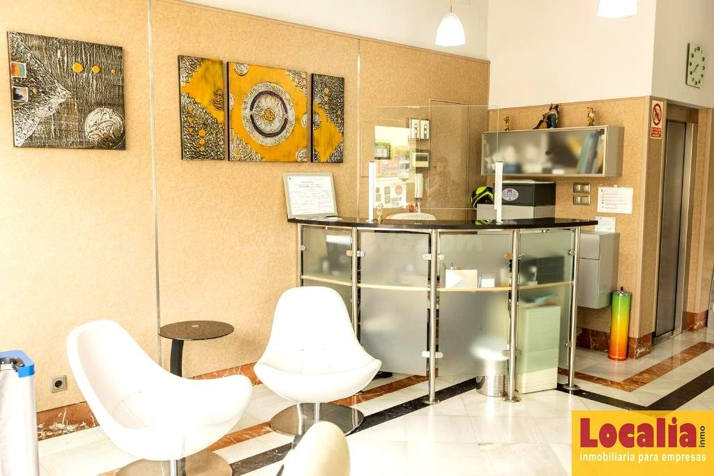 Venta de emblemático hotel en Torrelavega - foto 2
