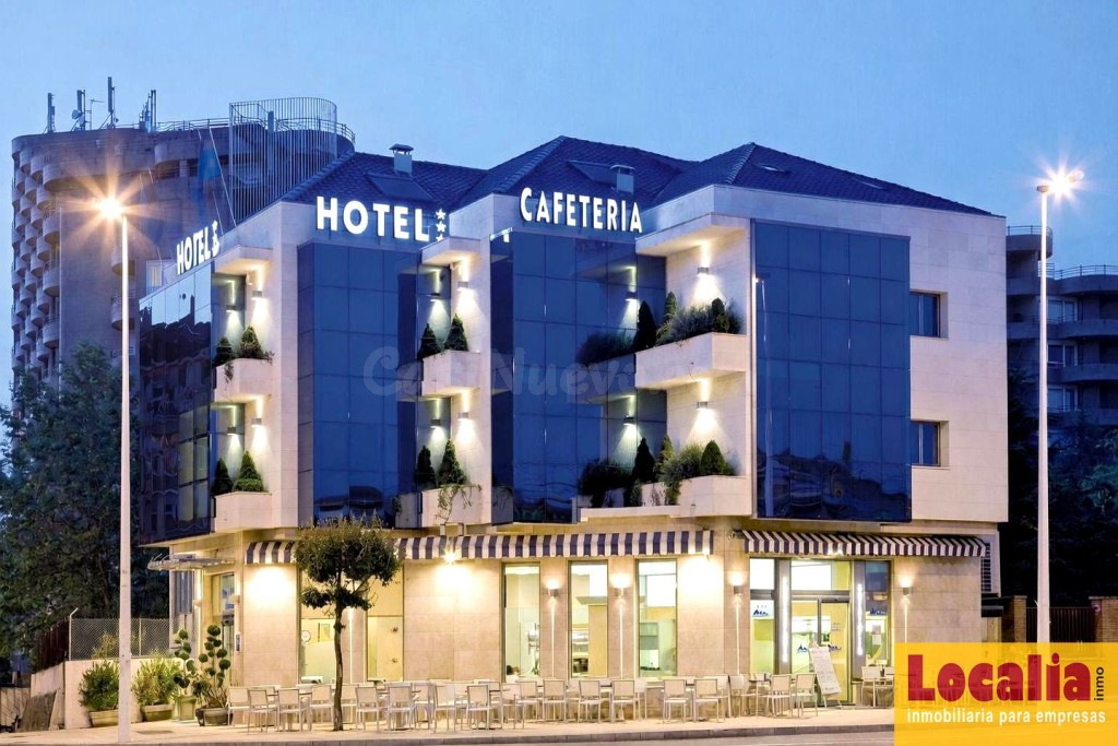 Venta de emblemático hotel en Torrelavega - foto 3