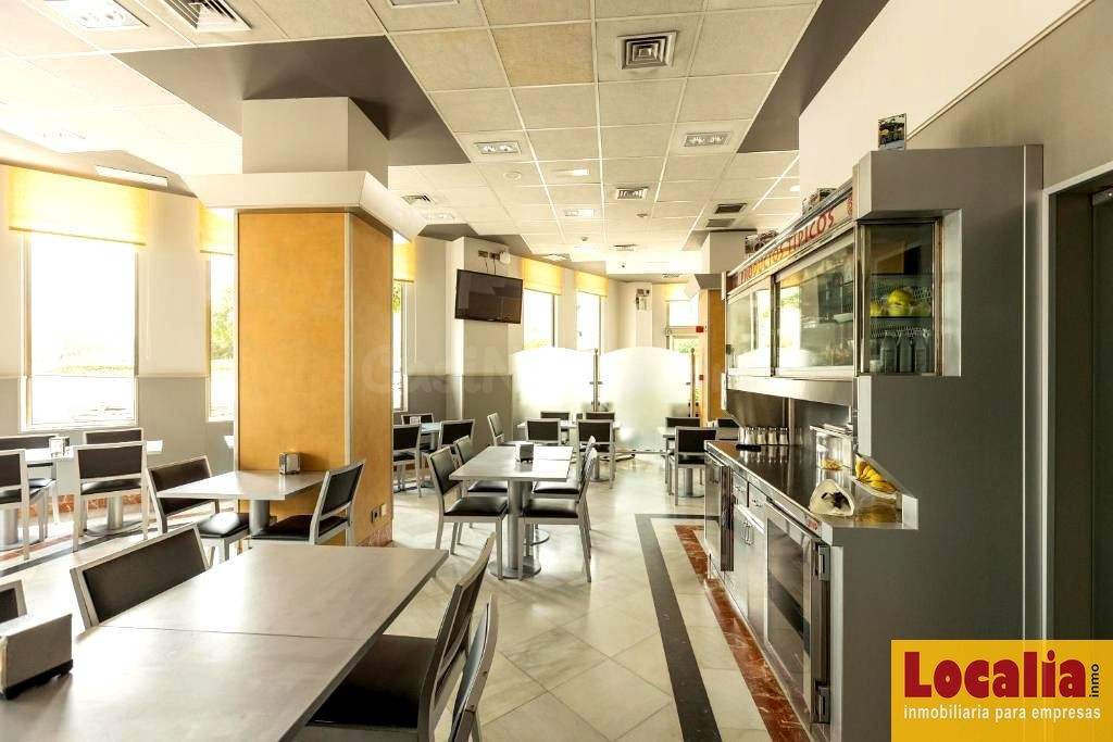 Venta de emblemático hotel en Torrelavega - foto 4