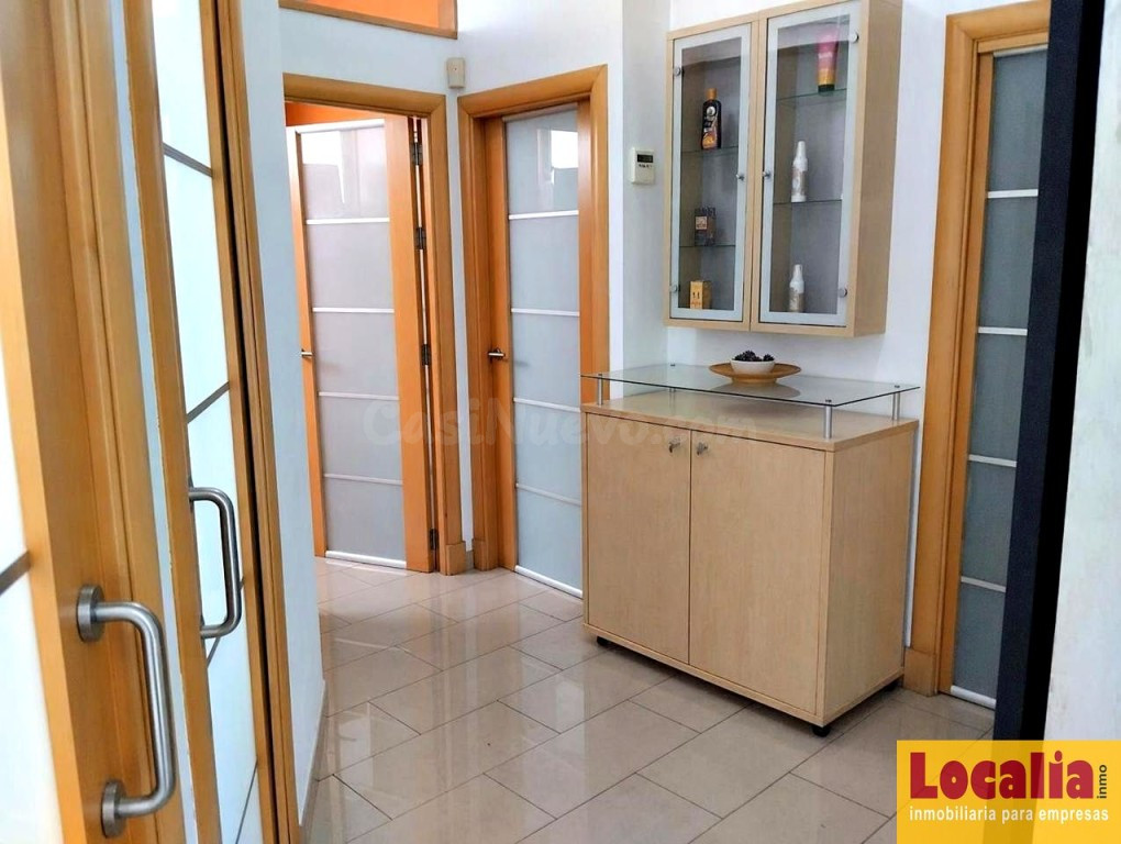 Atractivo local con equipos de estética, Torrelavega - foto 3