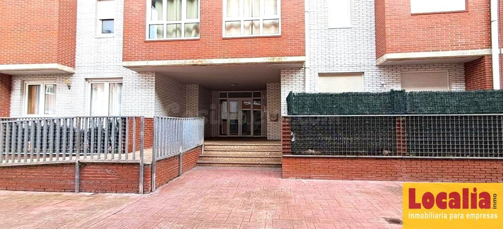 Inversión en Piso de 4 habitaciones con garaje - foto 3