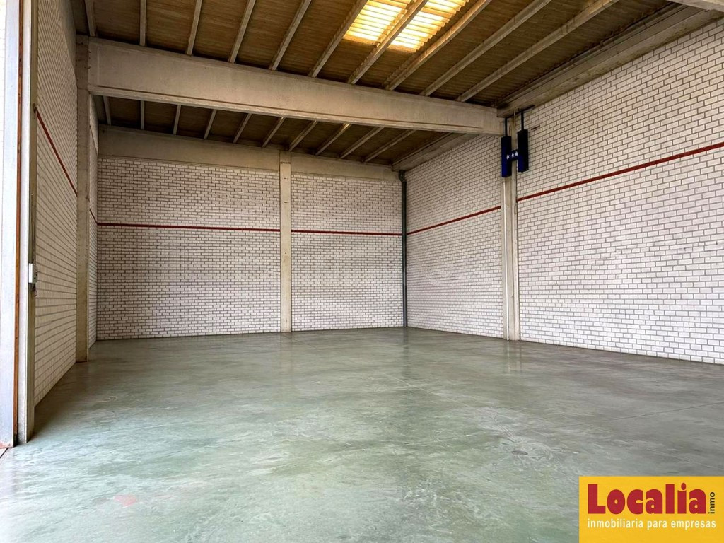 Venta nave industrial con campa, Polígono Reinosa - foto 2