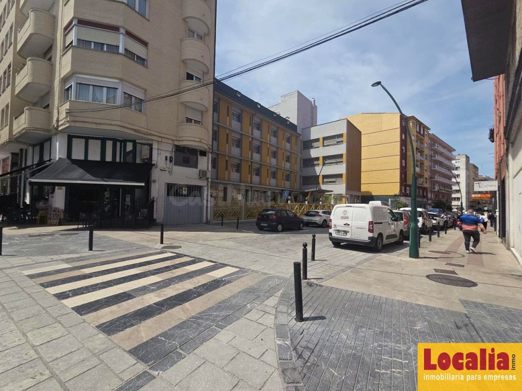 Venta plaza de garaje cerrada en Torrelavega - foto 14