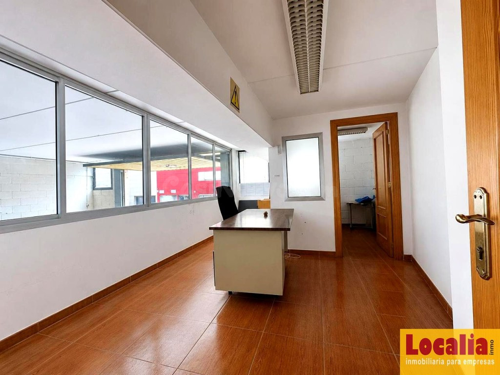 Nave impecable de 220 metros en venta en Cartes. - foto 6