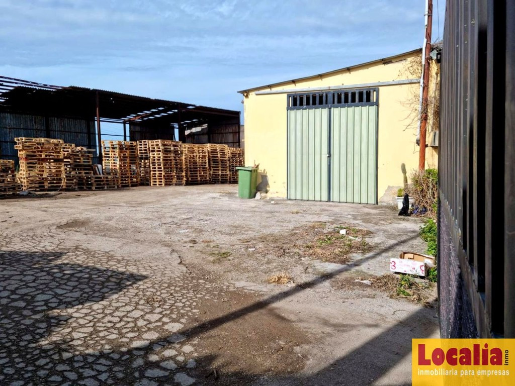 Suelo industrial con naves en alquiler, Santander