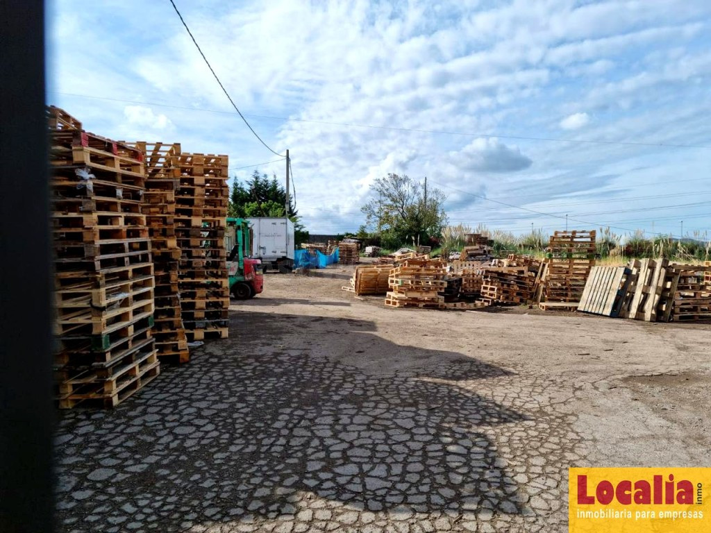 Suelo industrial con naves en alquiler, Santander - foto 2