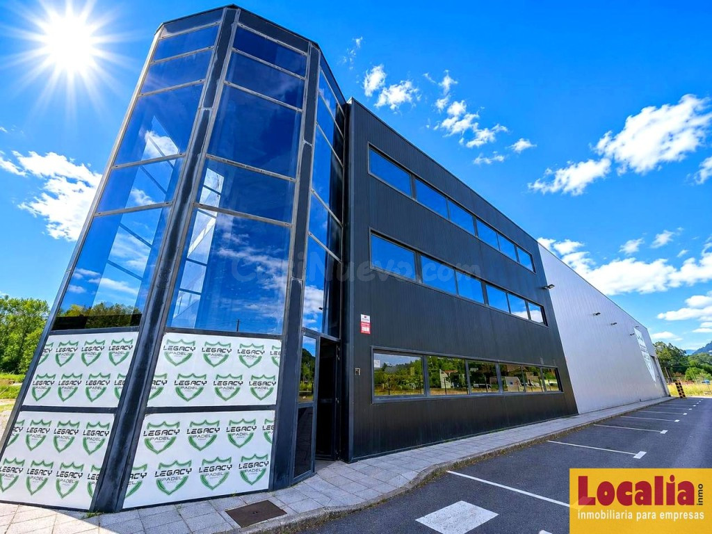 NAVE CON CLUB DE PÁDEL EN VENTA EN CANTABRIA - foto 3
