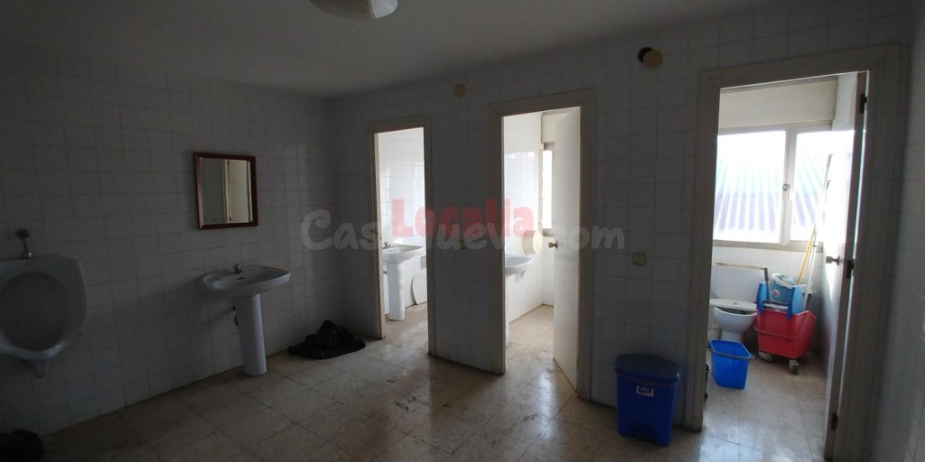 Edificio comercial y de oficinas en venta, Santander - foto 11