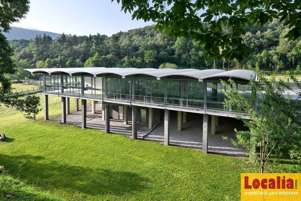 Venta de singular nave con terreno en Ramales - foto 3