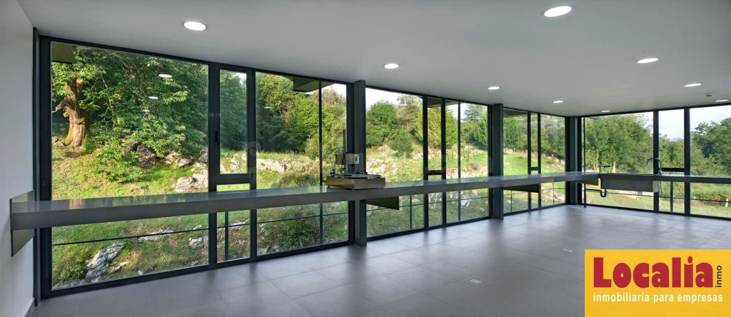 Venta de singular nave con terreno en Ramales - foto 4