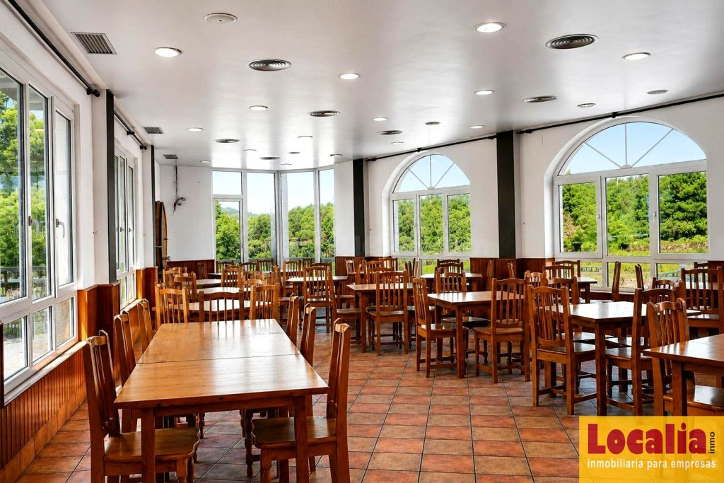 Restaurante con vivienda y parking en Castro Urdiales