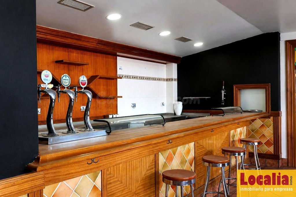 Restaurante con vivienda y parking en Castro Urdiales - foto 2