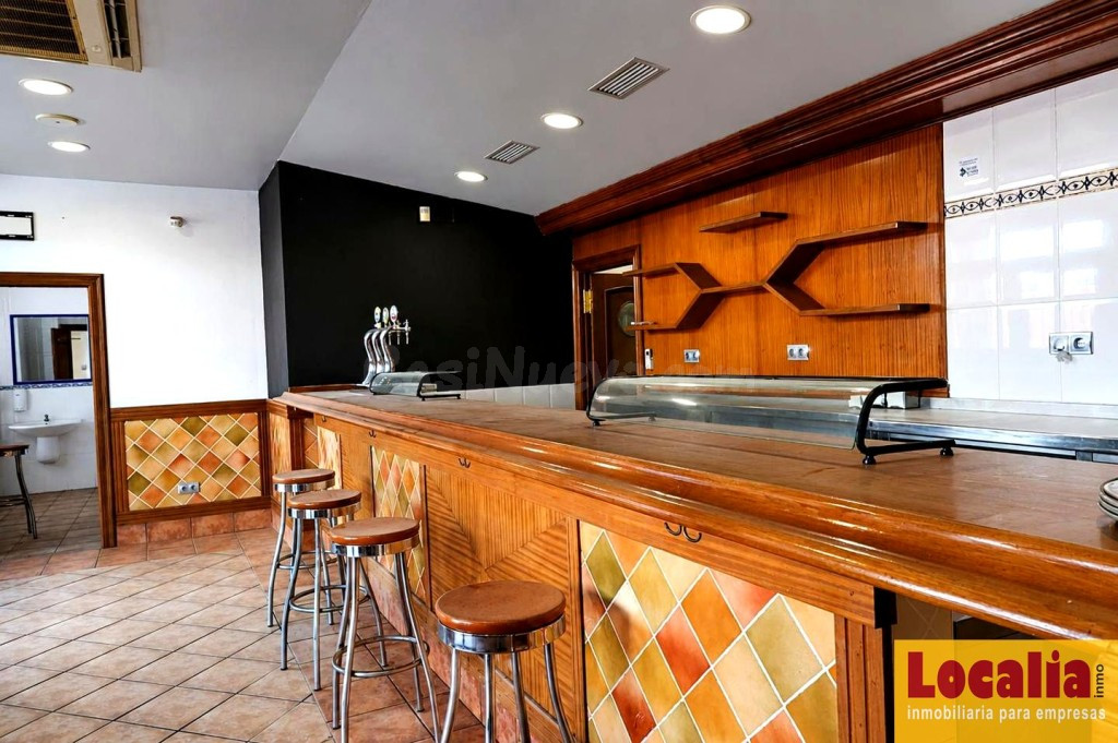 Restaurante con vivienda y parking en Castro Urdiales - foto 3