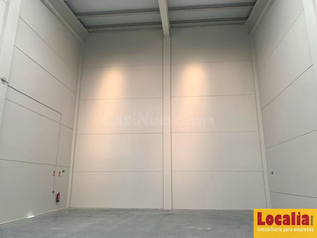 Nave industrial de estreno en Valladolid - foto 4