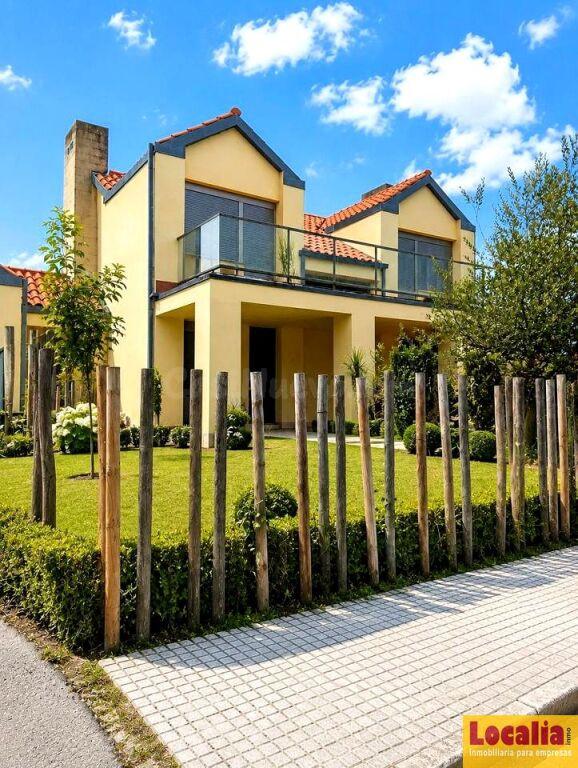 Amplio chalet con jardín y garaje, Hazas de Cesto