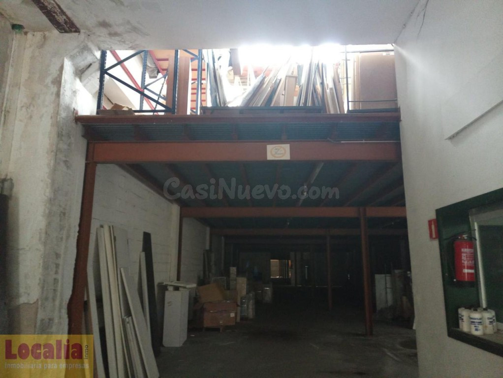 Nave industrial cercana al centro en Torrelavega