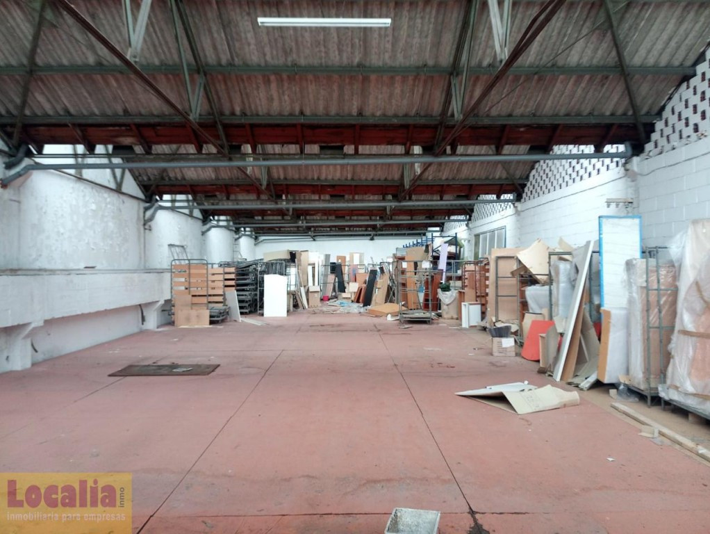 Nave industrial cercana al centro en Torrelavega - foto 3