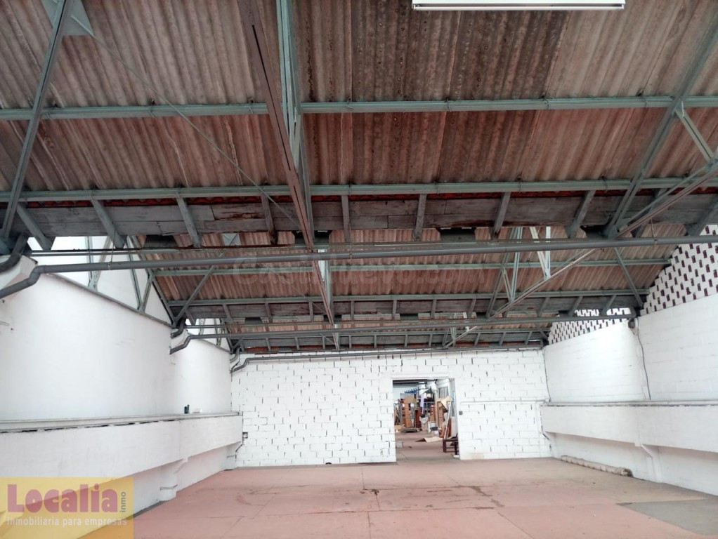 Nave industrial cercana al centro en Torrelavega - foto 4