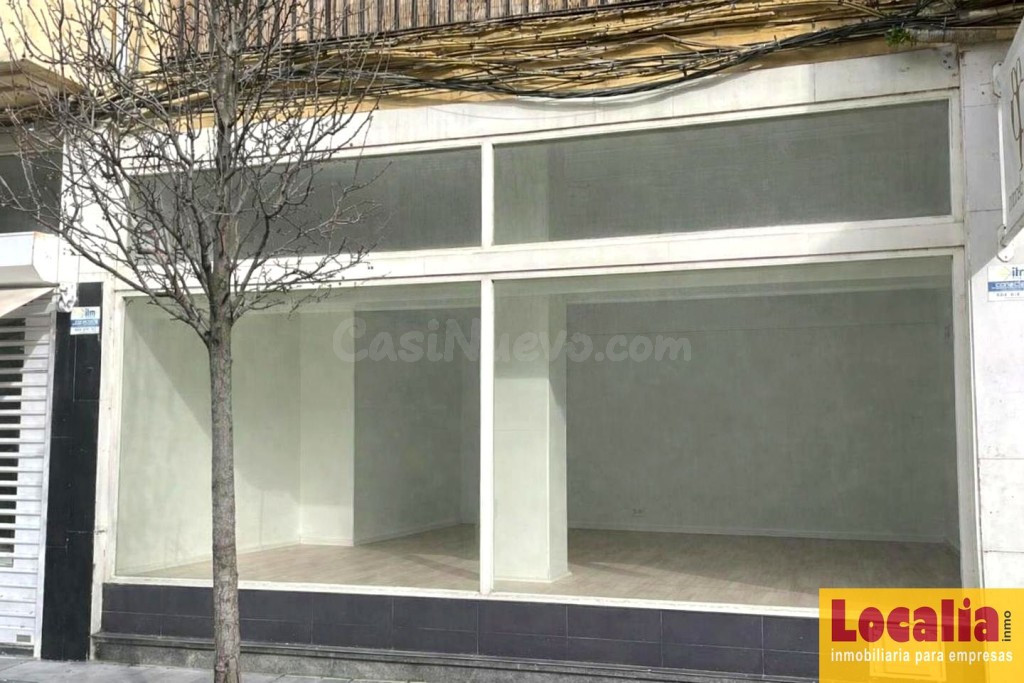 Alquiler local en transitada calle de Torrelavega - foto 3