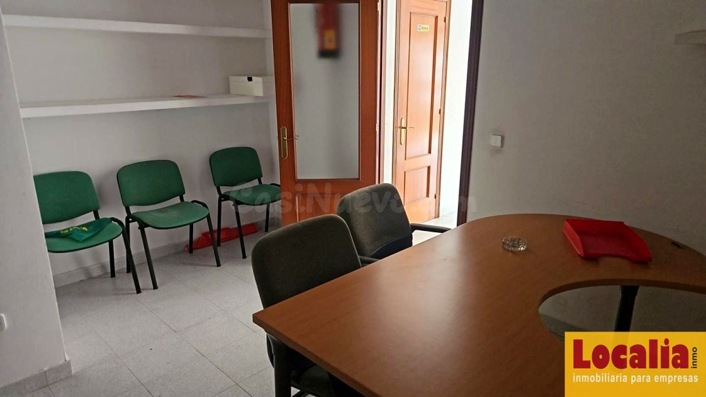 Local ideal para oficina o gabinete, Torrelavega. - foto 3