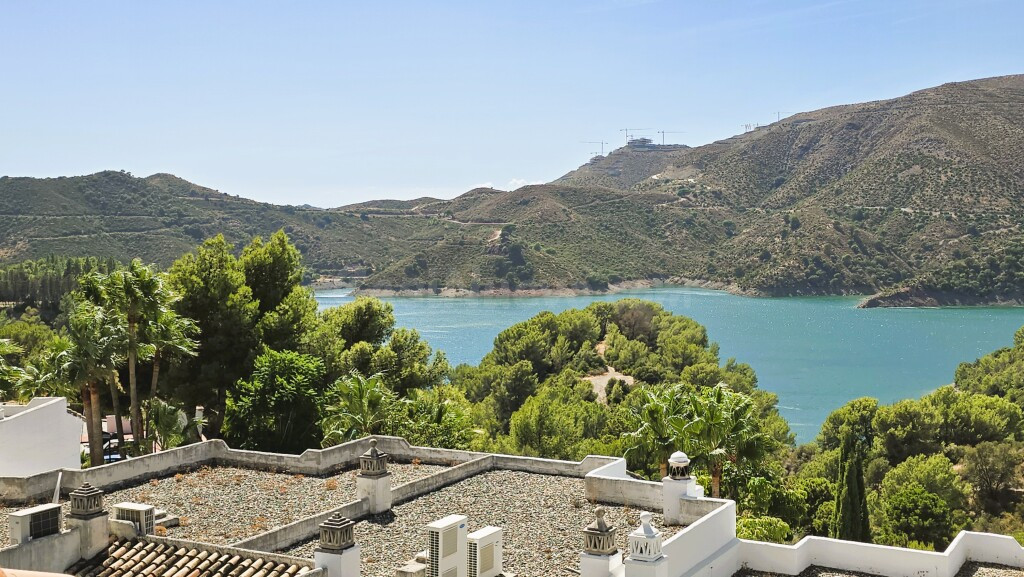 Adosada en Venta en Istan Málaga