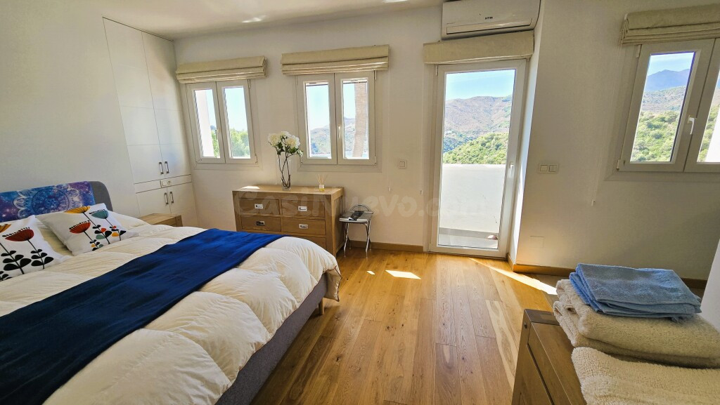 Adosada en Venta en Istan Málaga - foto 7
