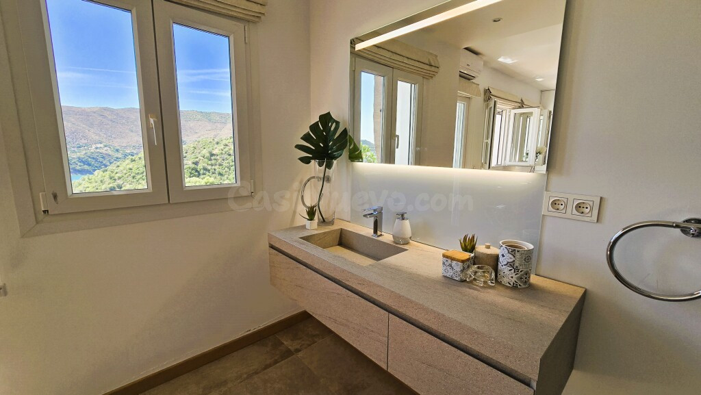 Adosada en Venta en Istan Málaga - foto 8