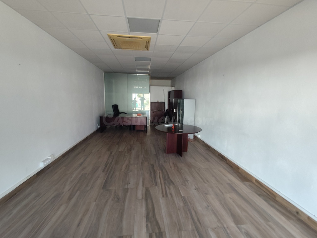Local comercial en Traspaso en Pozo De Los Frailes Almería - foto 2