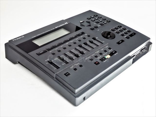 Roland MV-30 Studio M para producción musical en Zaragoza