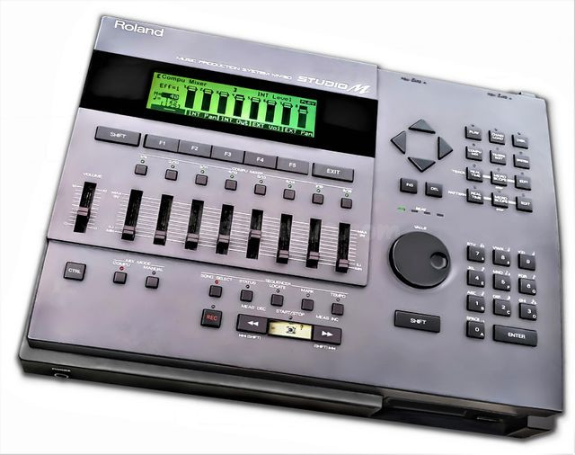 Roland MV-30 Studio M para producción musical en Zaragoza - foto 4
