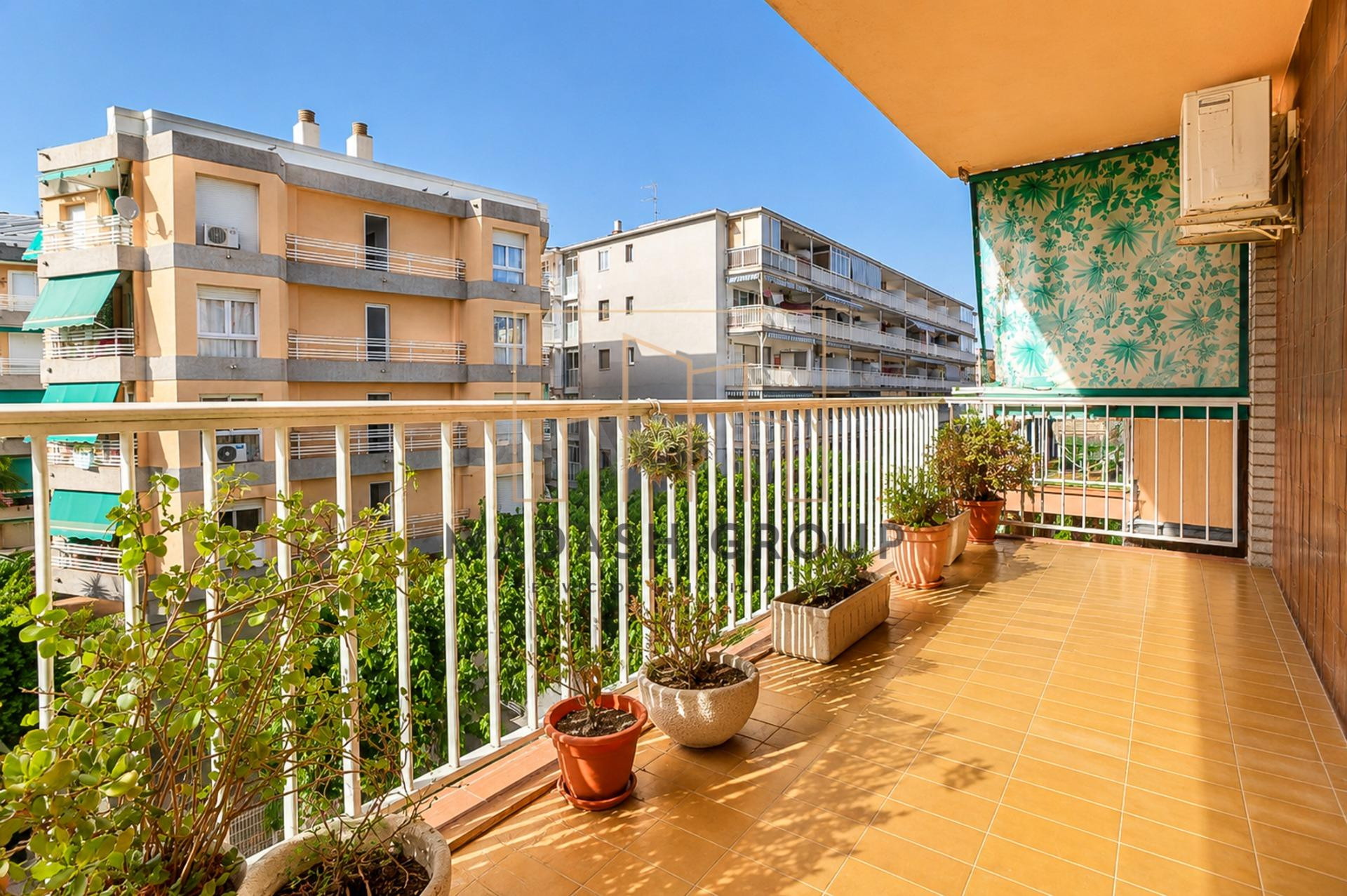 Piso en venta en Salou con 4 habitaciones y gran terraza a d - foto 5