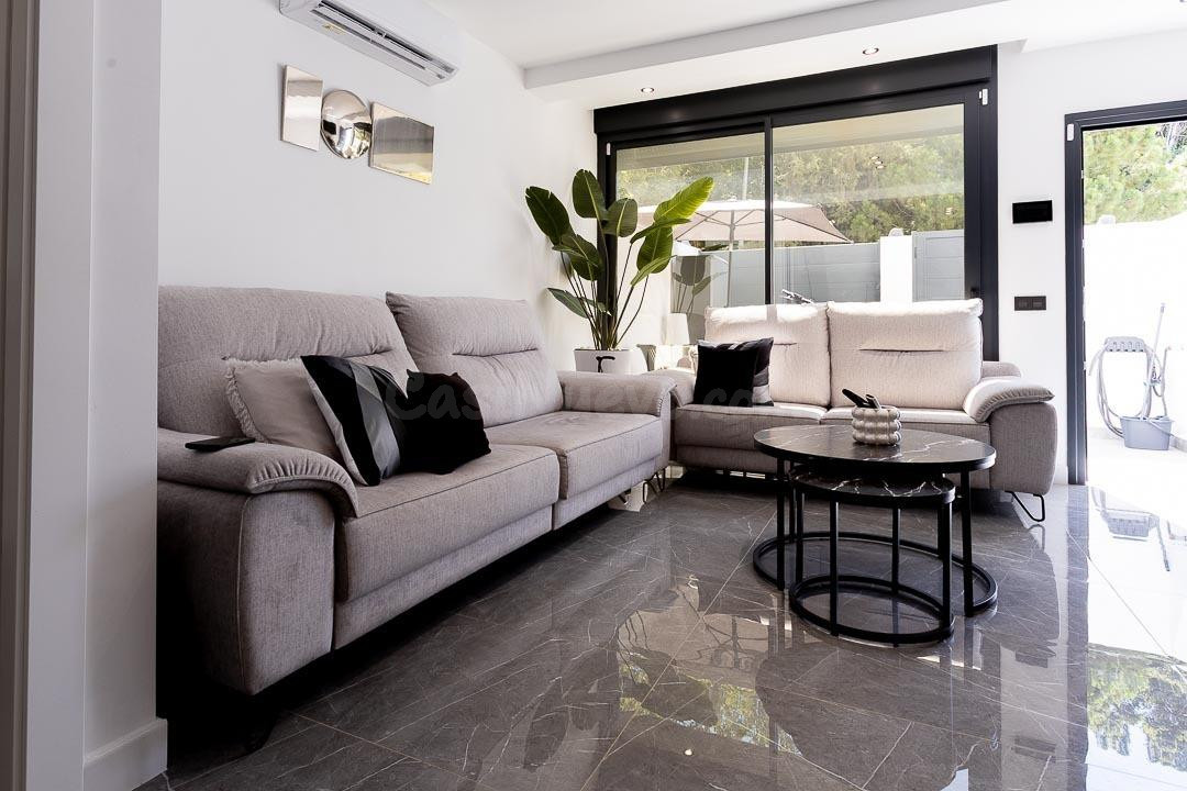 Chalet de diseño con 2 dormitorios y gran terraza en Carlinda, Málaga
