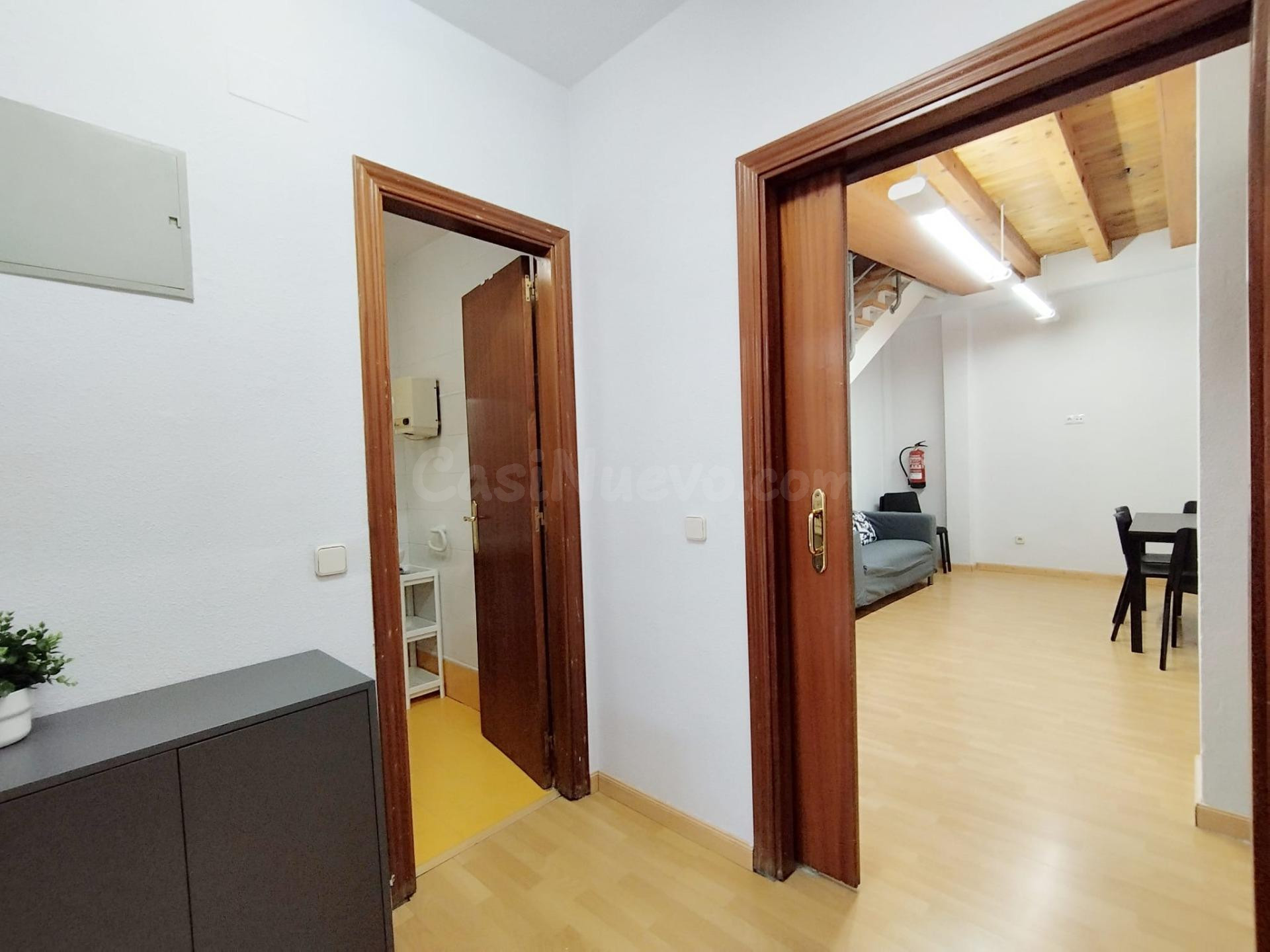 Piso con tv, nevera, microondas y cafetera para chicas - foto 3