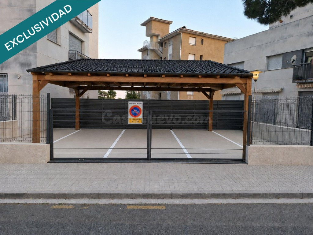 Tu aparcamiento privado, amplio y seguro.Protege tus vehículos en una parcela cerrada y exclusiva.