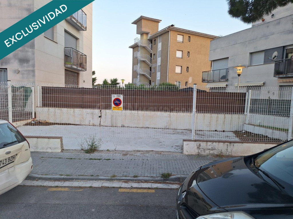Tu aparcamiento privado, amplio y seguro.Protege tus vehícul - foto 2