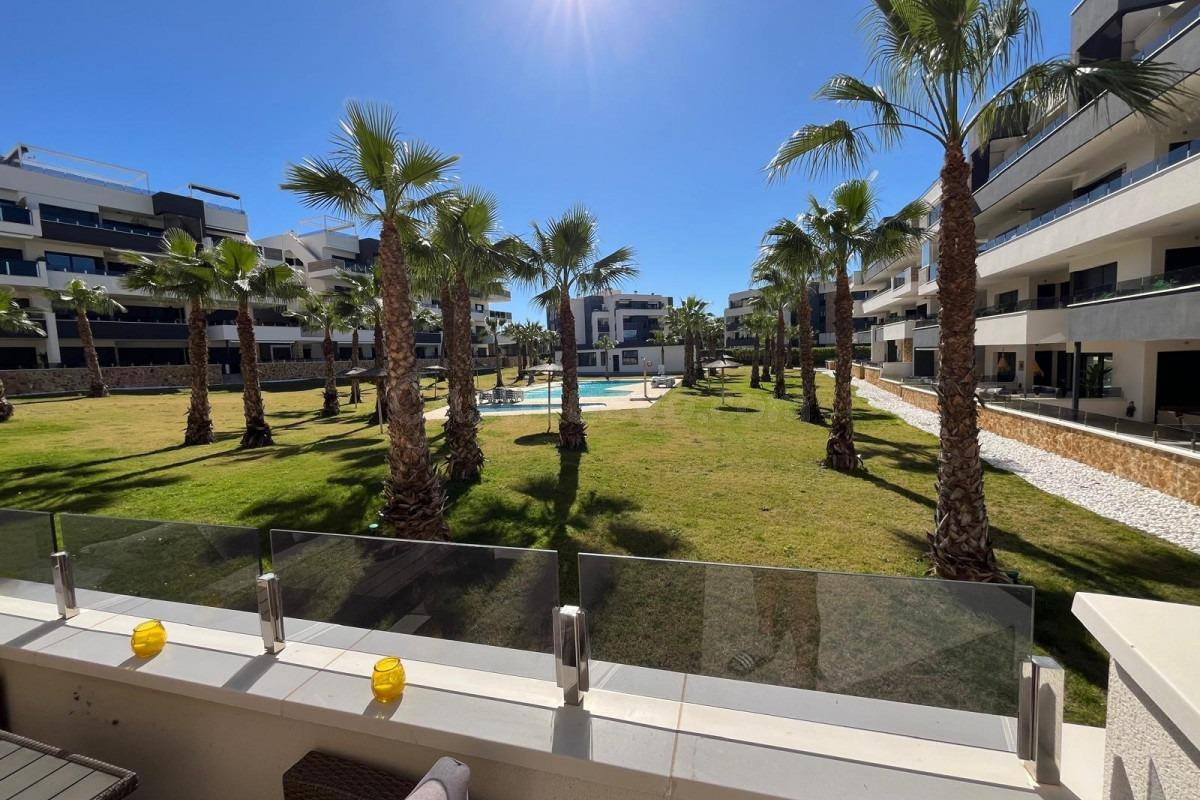 MODERNO APARTAMENTO EN PLANTA BAJA CON JARDÍN PRIVADO DE 65  - foto 2