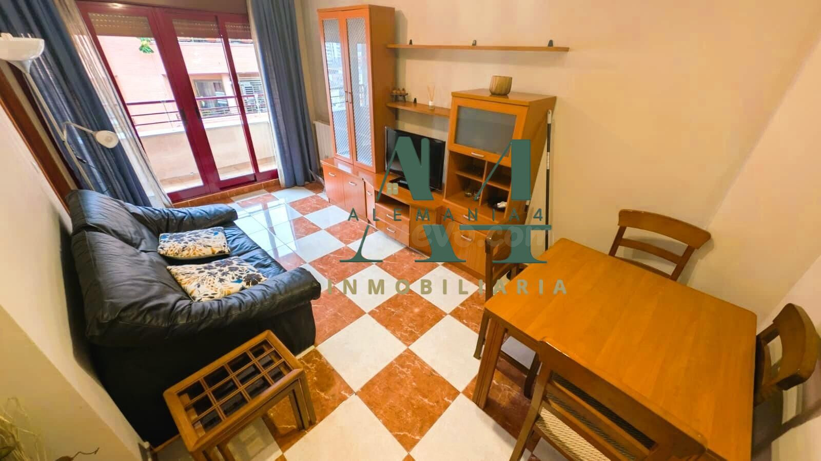 Apartamento en Cánovas con plaza de garaje