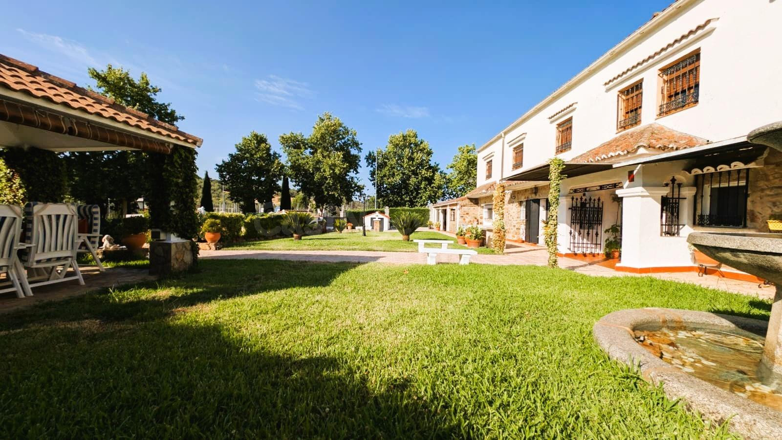 Exclusiva vivienda de planta baja en la prestigiosa Urbanización R-66 con 1.000 m2 de parcela y espectacular piscina privada