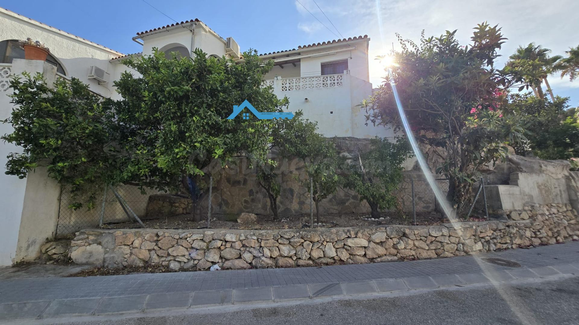 Adosado de una sola planta con vistas al mar y a la montaña  - foto 3