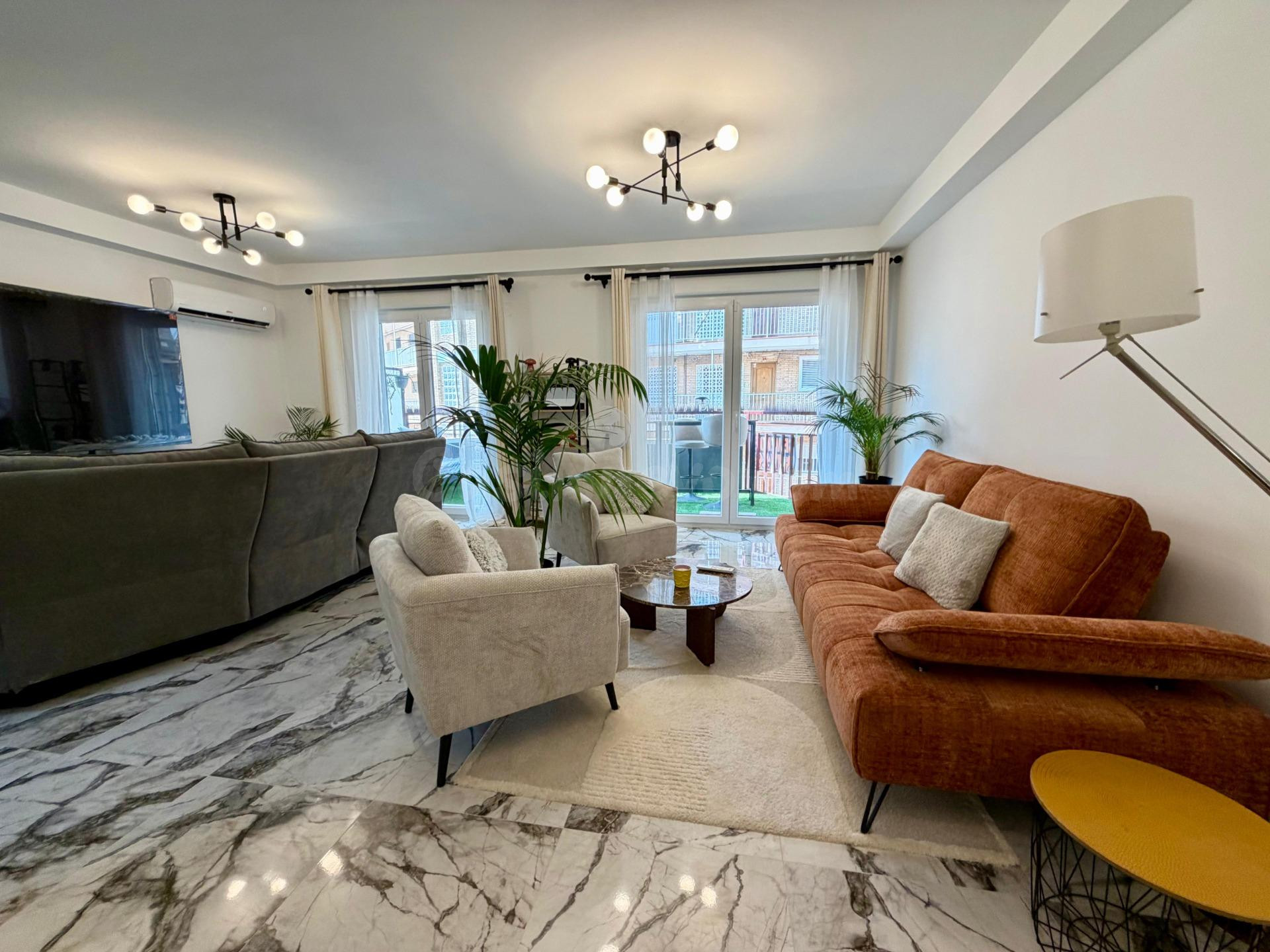 Exclusivo apartamento en primera línea de mar – Playa del Cu