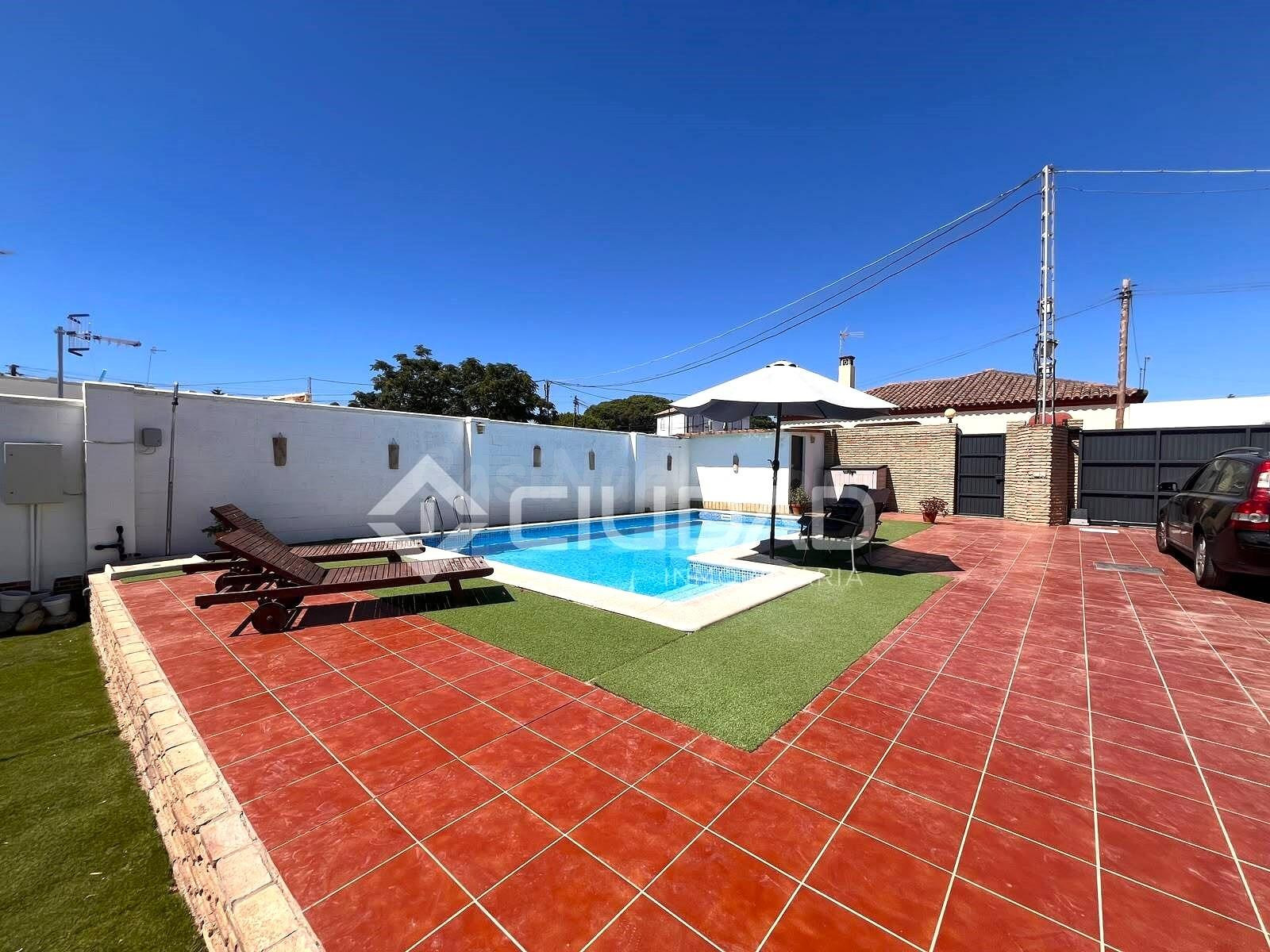 Casa con amplio terreno y piscina junto a Jaramar - foto 4