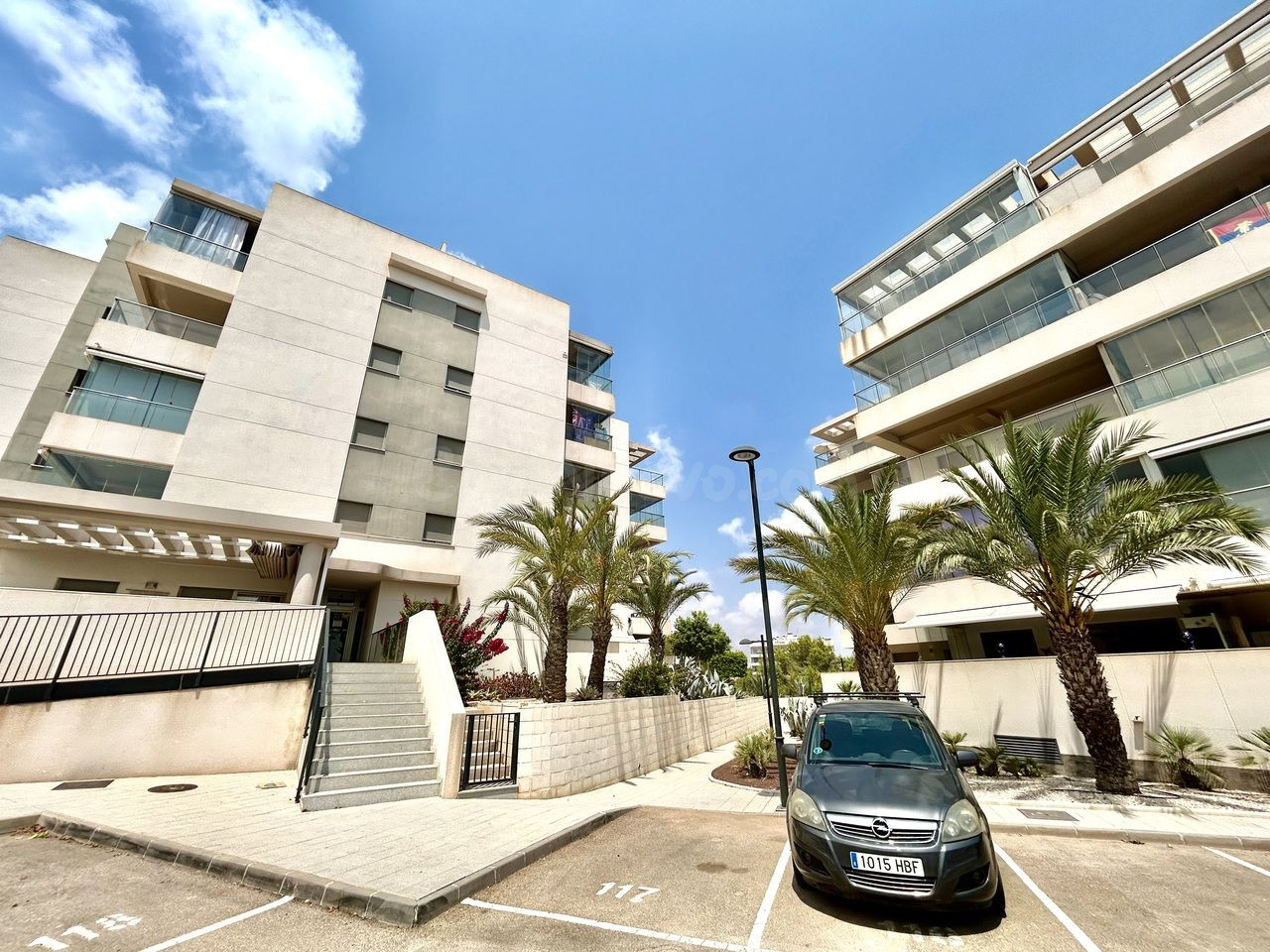 Ático moderno con vistas al mar y solárium privado en Los Dolses