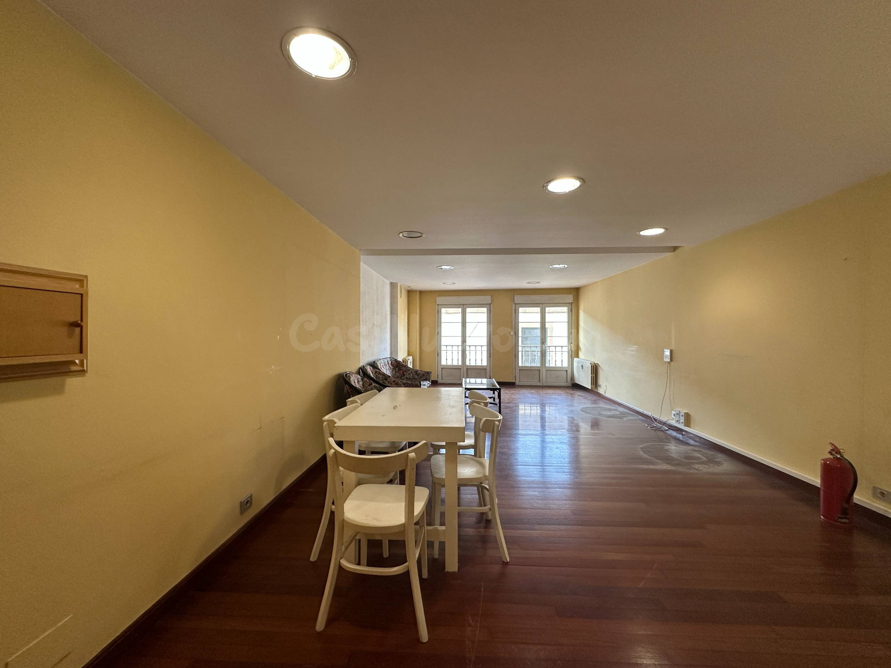 Oficina de 134 m2 con dos balcones y viabilidad para cambio  - foto 5