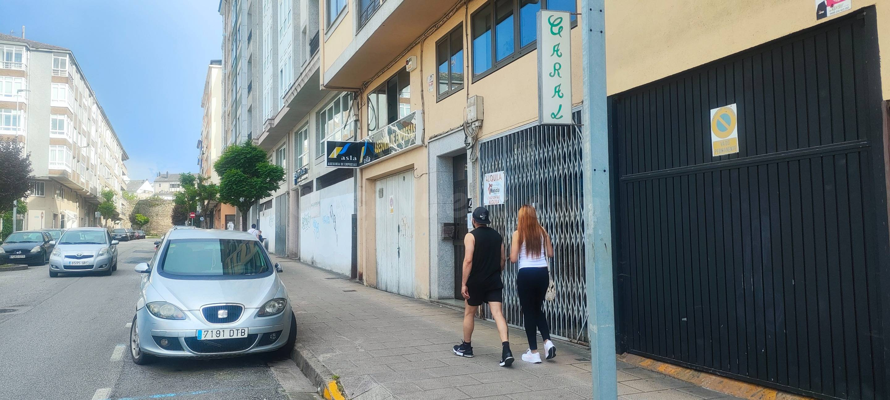 Gran local de 370 m2 con vado, almacén y oficinas junto a la - foto 2