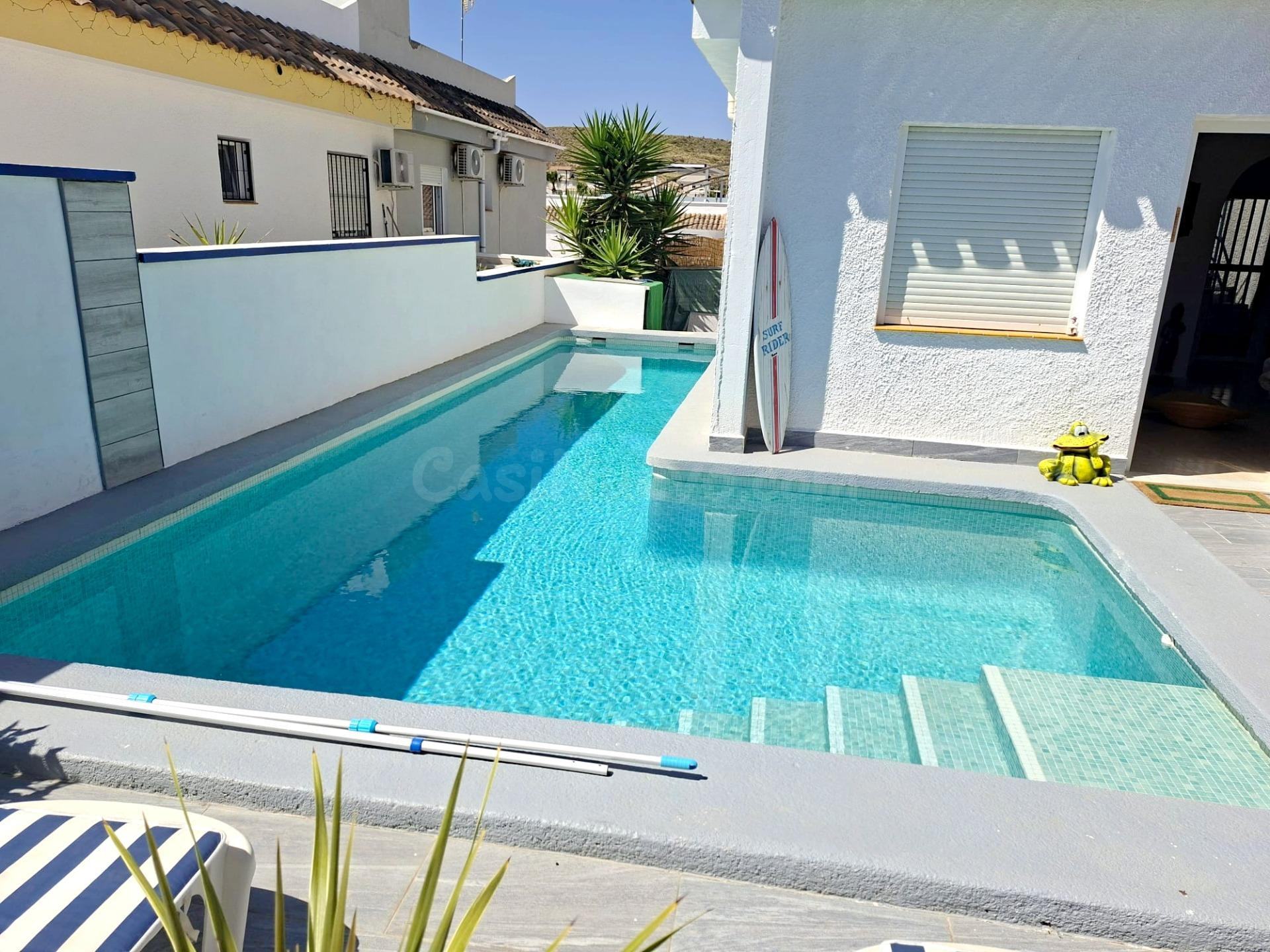 BONITA VILLA CON PISCINA EN CAMPOSOL EN SECTOR D - foto 2