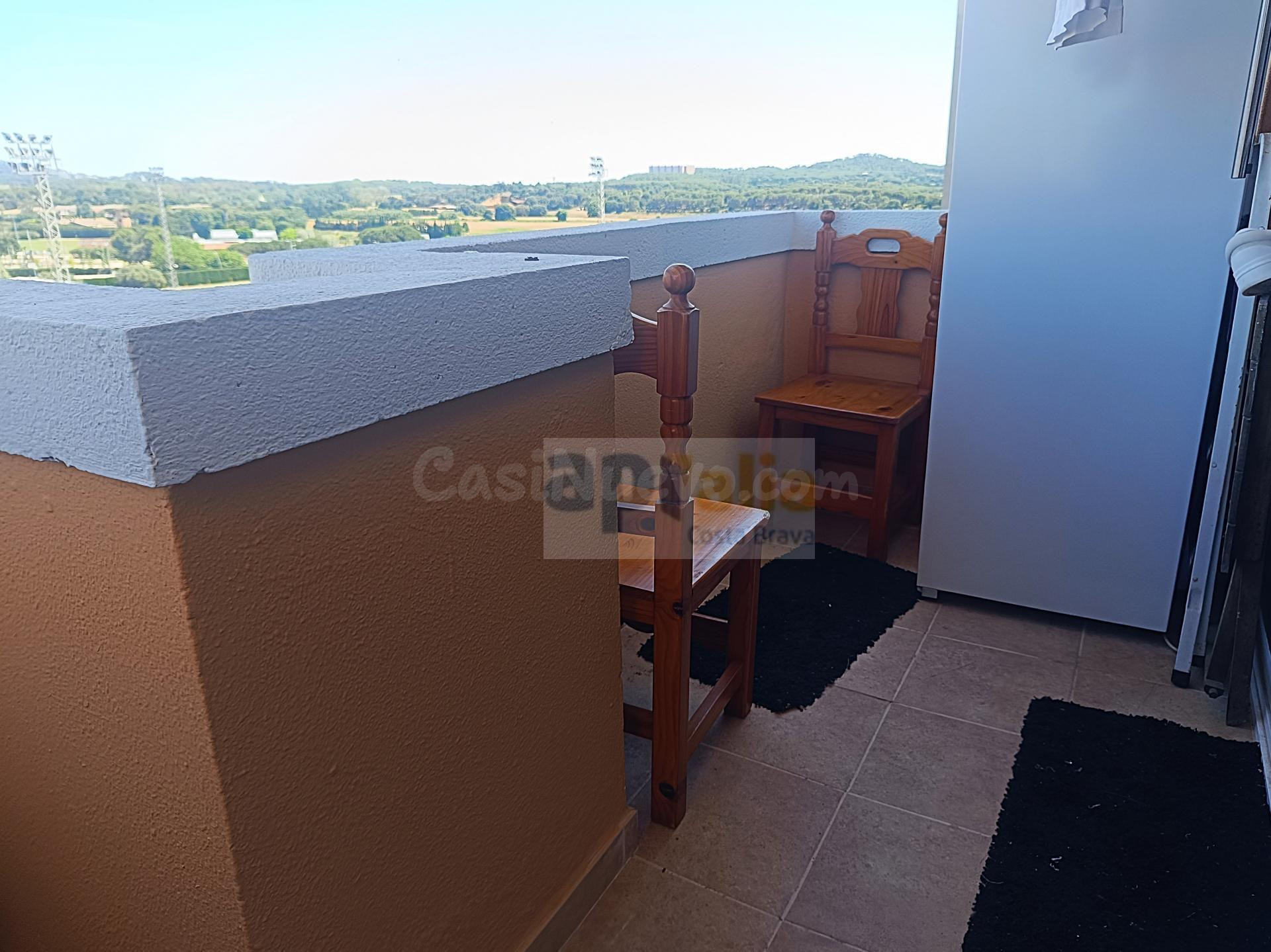Luminoso Piso Reformado con Terraza en la Costa Brava - foto 3