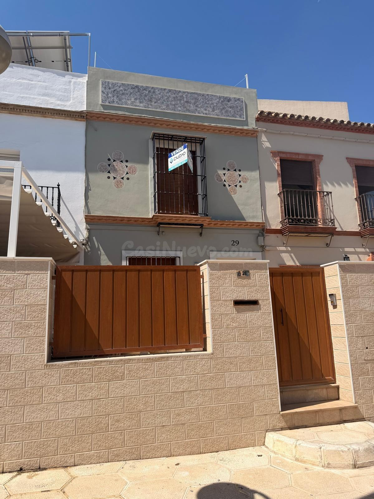 Acogedora Casa en Avenida de Pruna con Espacios Amplios y Confortables!!