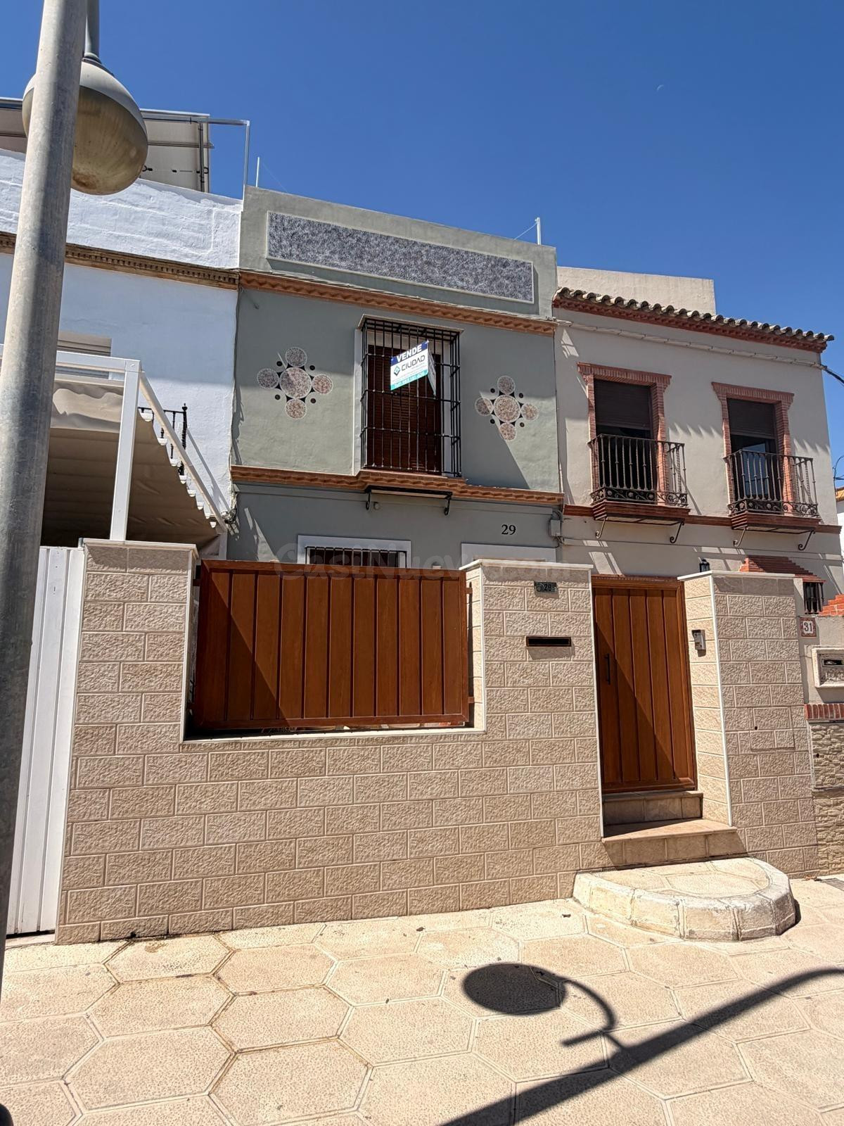Acogedora Casa en Avenida de Pruna con Espacios Amplios y Co - foto 2