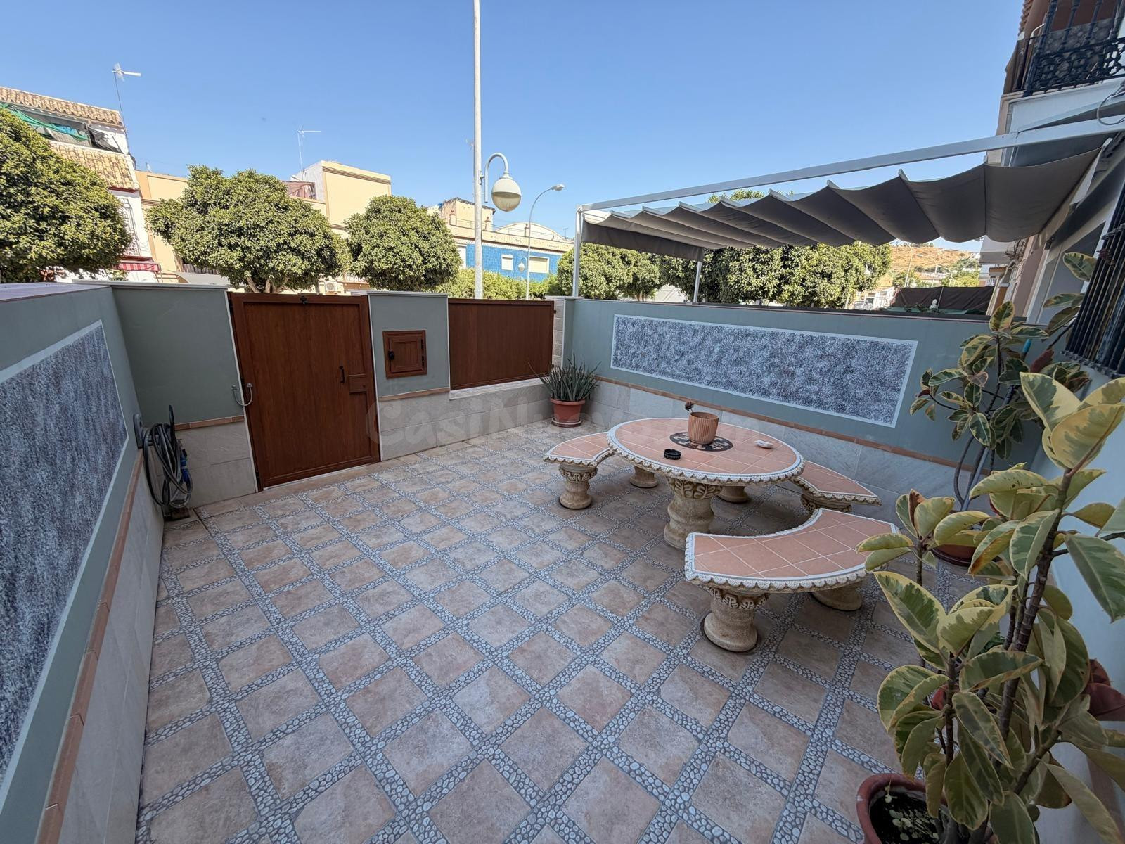 Acogedora Casa en Avenida de Pruna con Espacios Amplios y Co - foto 4